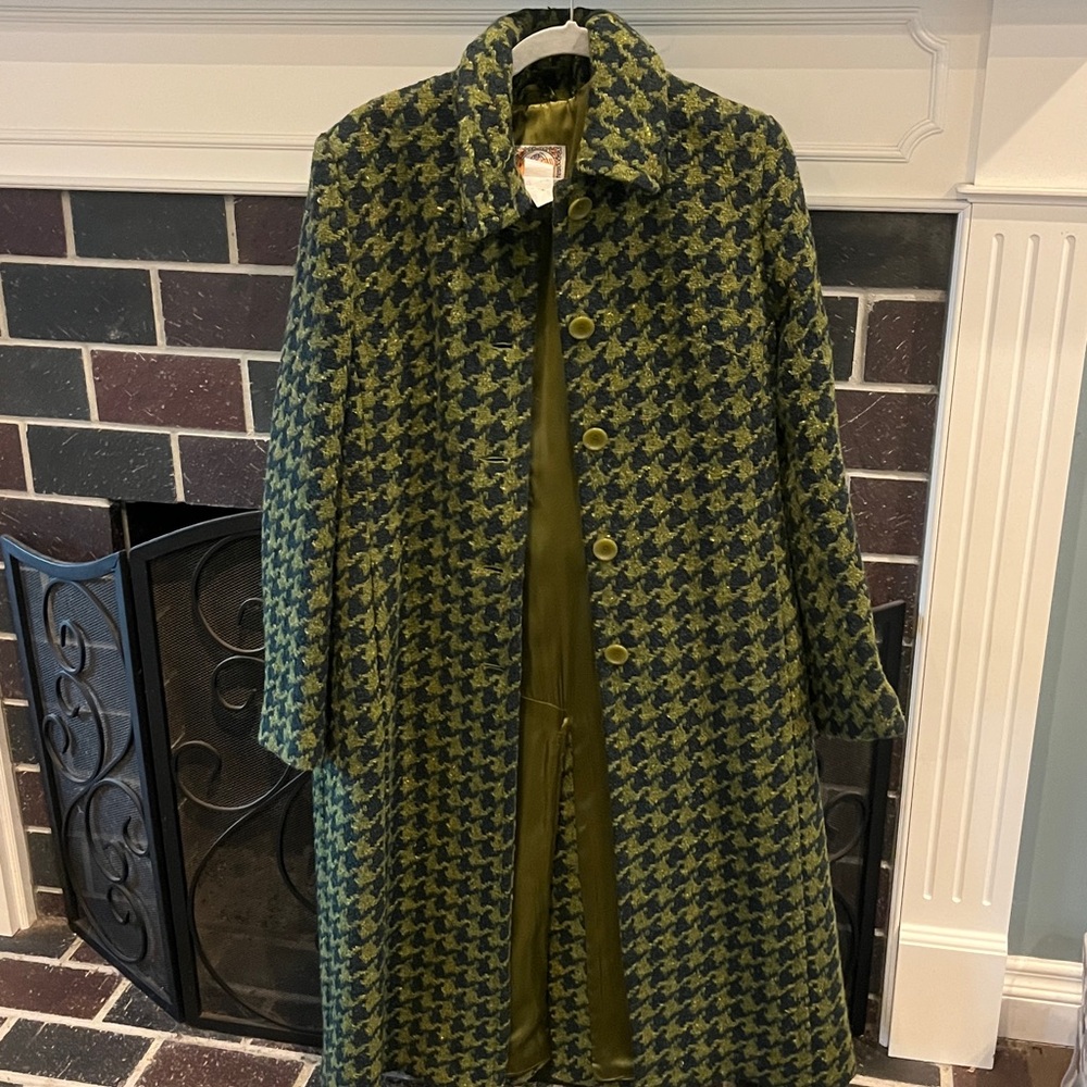 Oilily Houndstooth Wool/Carpet Coat 
42 or M-L - Picture 15 of 17